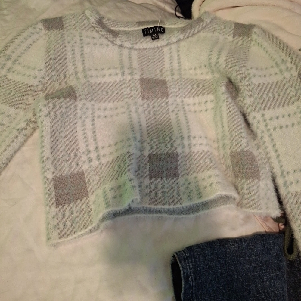Timing Soft Plaid Cropped Sweater in Cream and Gray